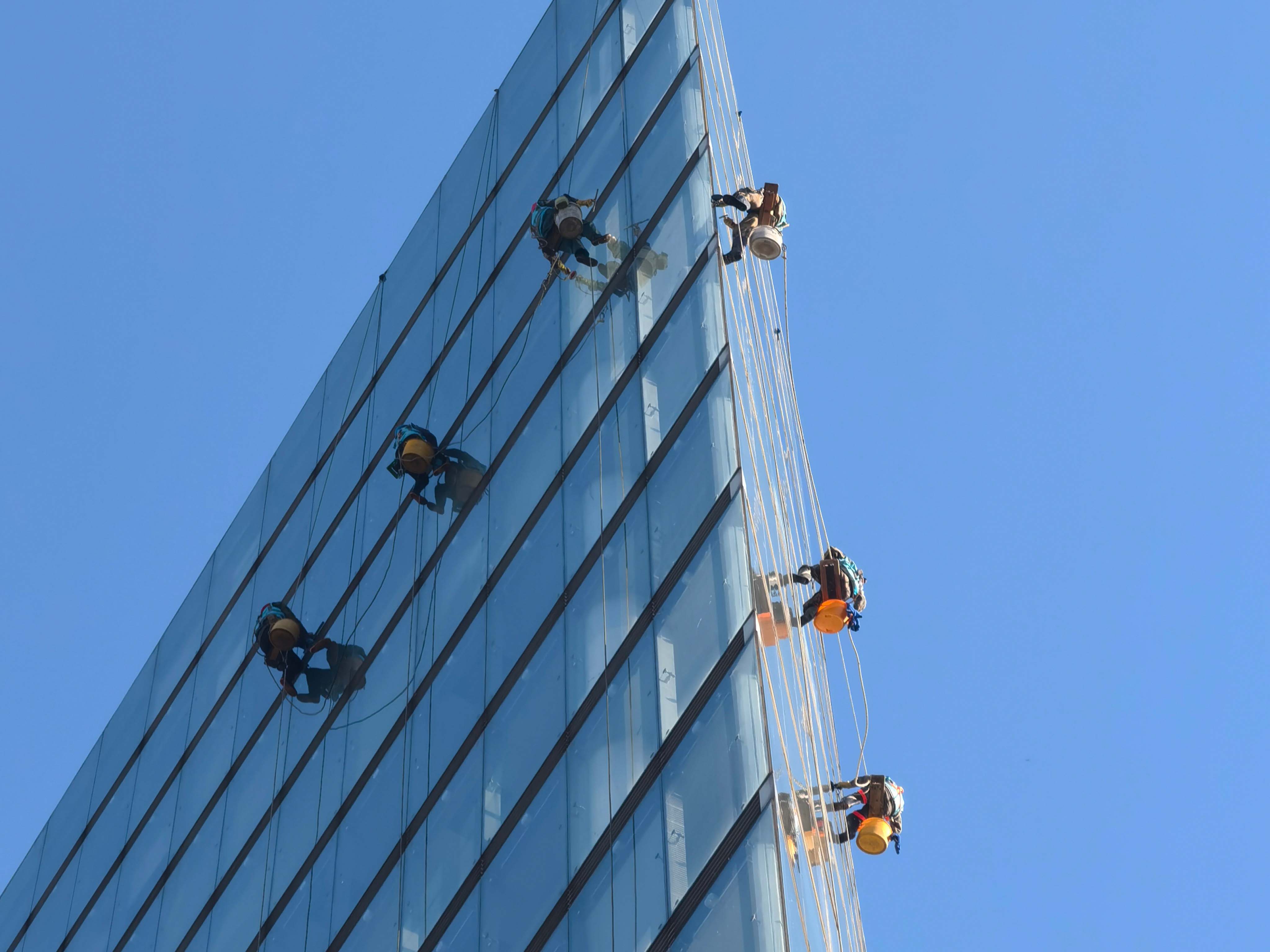 银城广场外墙清洗