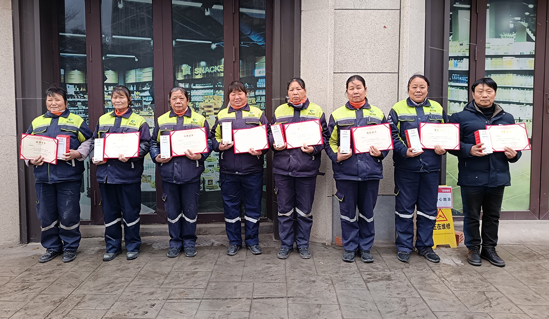 战风雪 暖冬日 | 点赞九里香颂保洁团队！